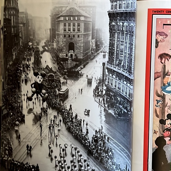 Life Magatine, Walt Disney Edition, Mickey Mouse at 90.. - Picture 9 of 13